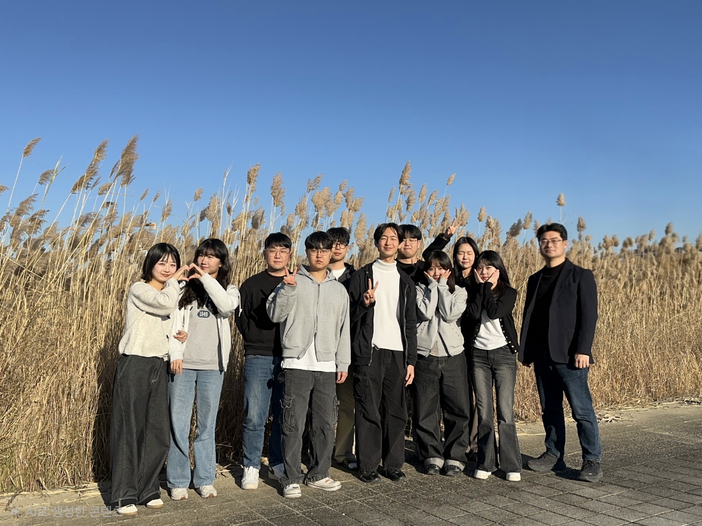 Han Lab group outdoors